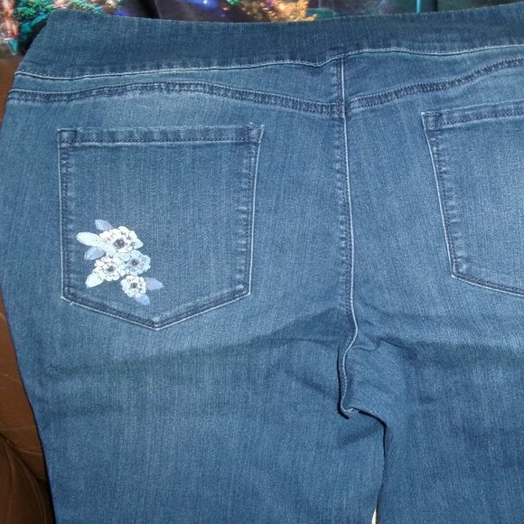 Classic EUC "Painted" Style & Co. XXL Boyfriend Pull Up Jeans - Picture 6 of 10